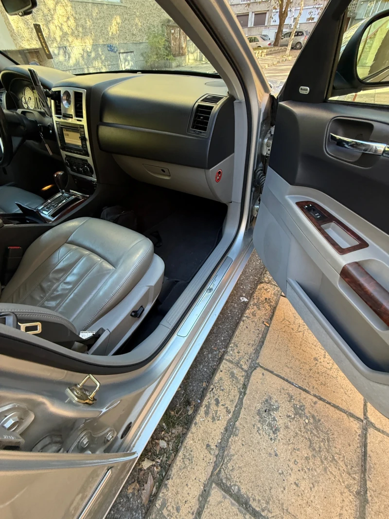 Chrysler 300c 3.0 CRD, снимка 9 - Автомобили и джипове - 52878865