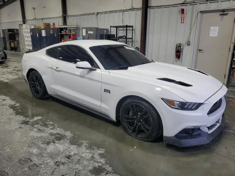 Ford Mustang GT FASTBACK 5.0L V8