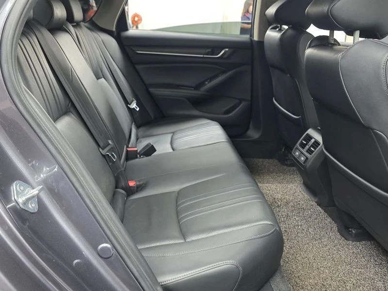 Honda Accord 1.5 Automatic, снимка 11 - Автомобили и джипове - 55905877