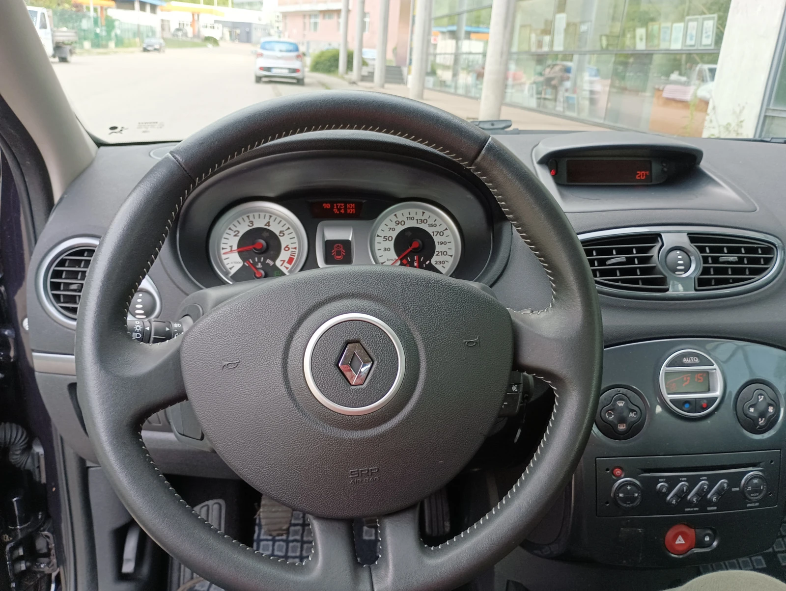 Renault Clio 1.2i 90 000км | Mobile.bg — изображение 14