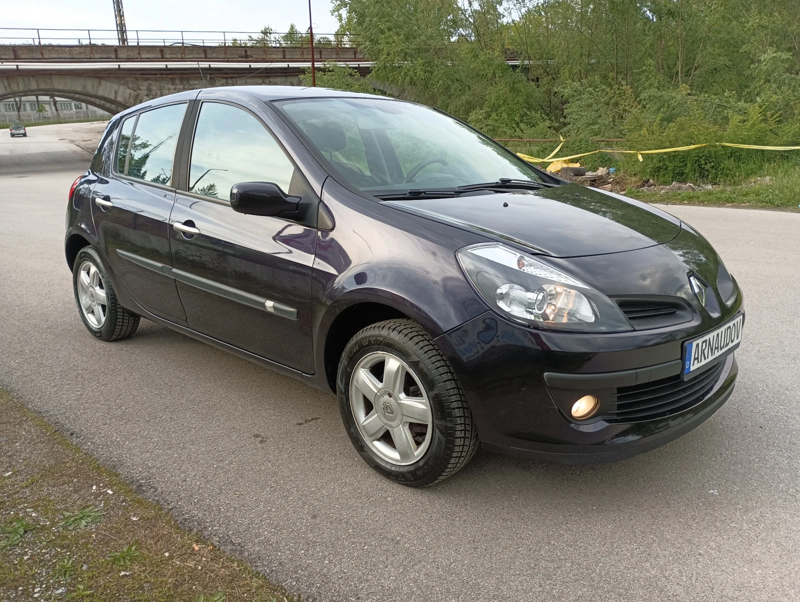 Renault Clio 1.2i 90 000км - изображение 2