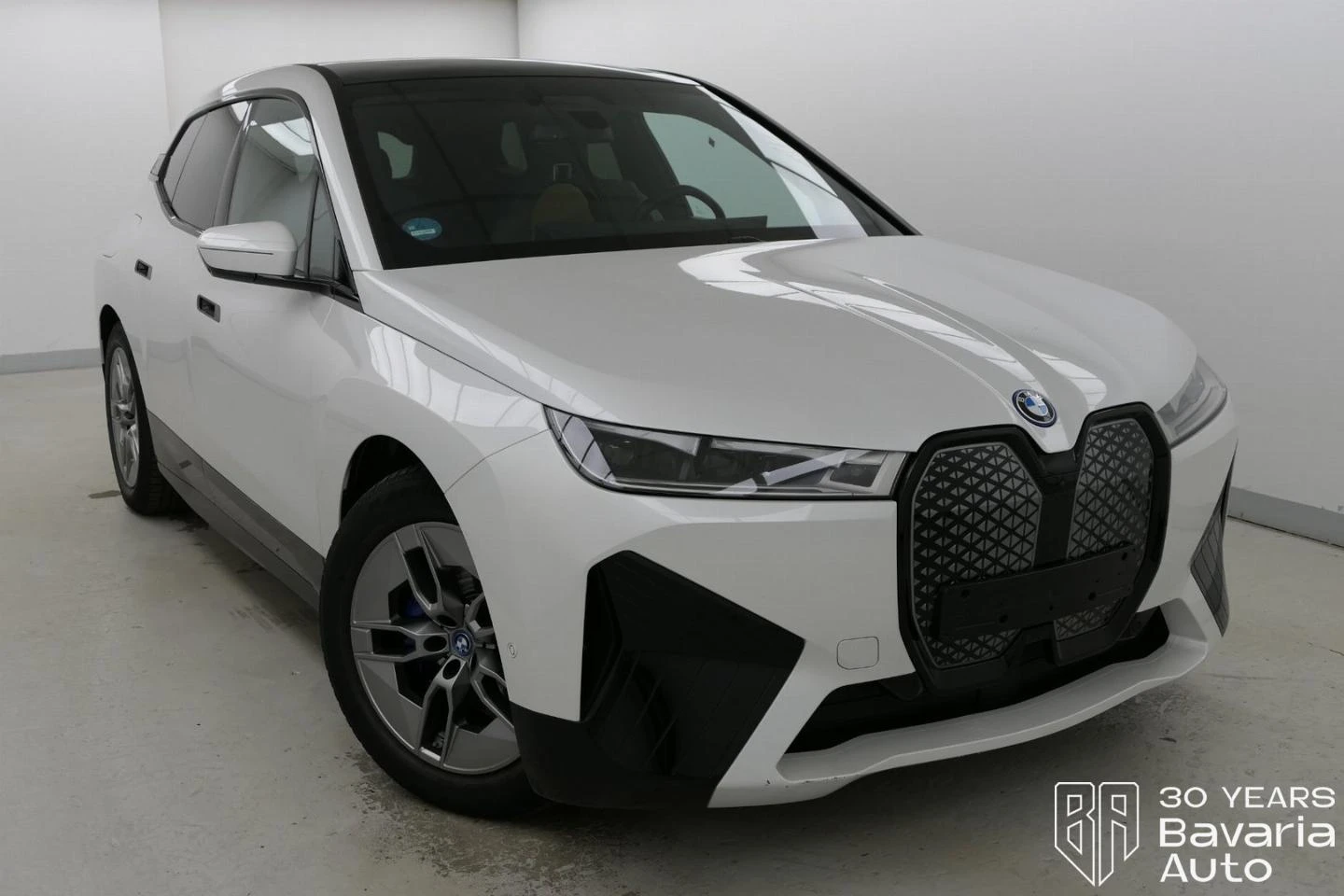 BMW iX 50 xDrive Sport Paket - изображение 4