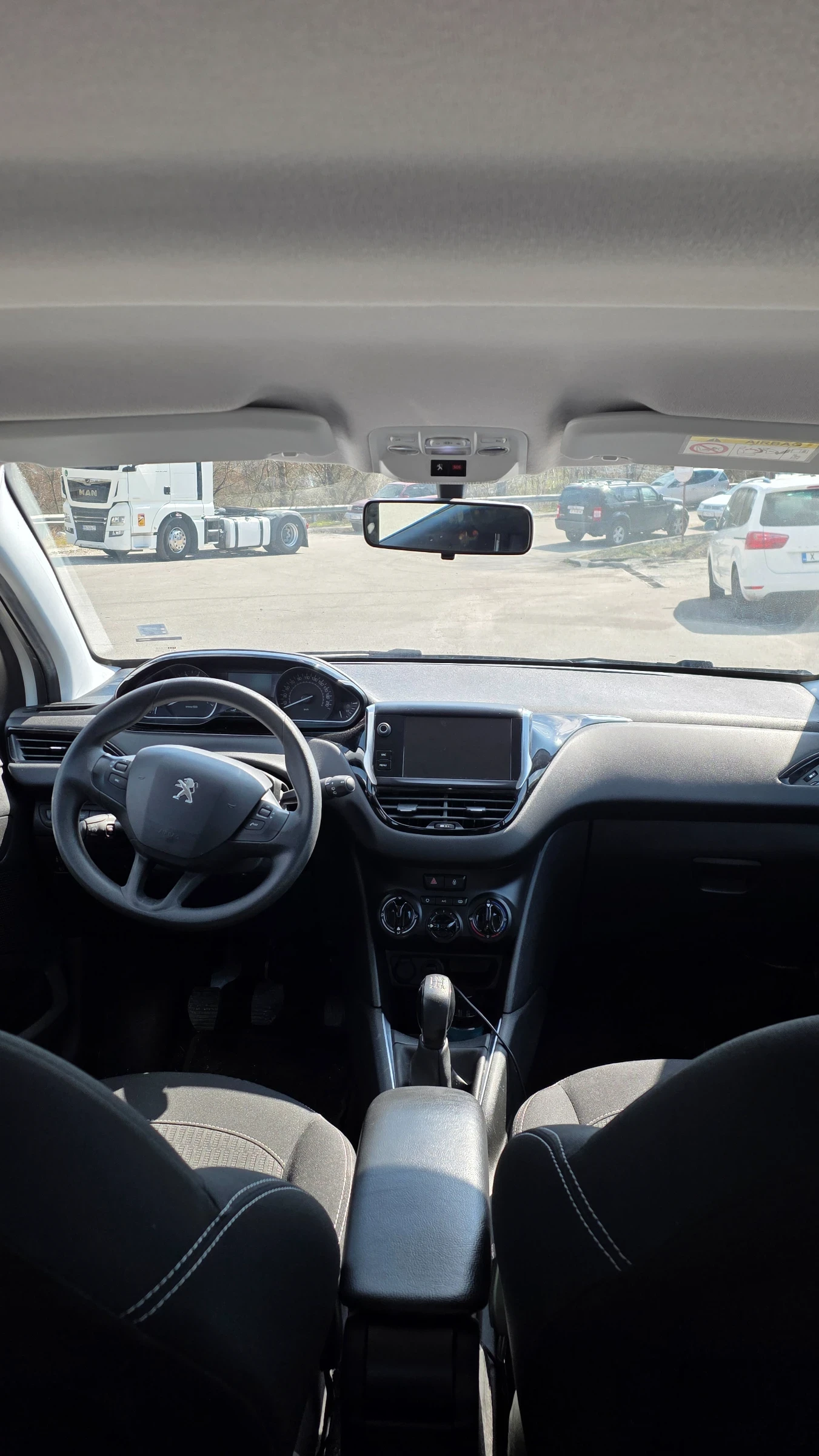 Peugeot 208, снимка 9 - Автомобили и джипове - 53917897