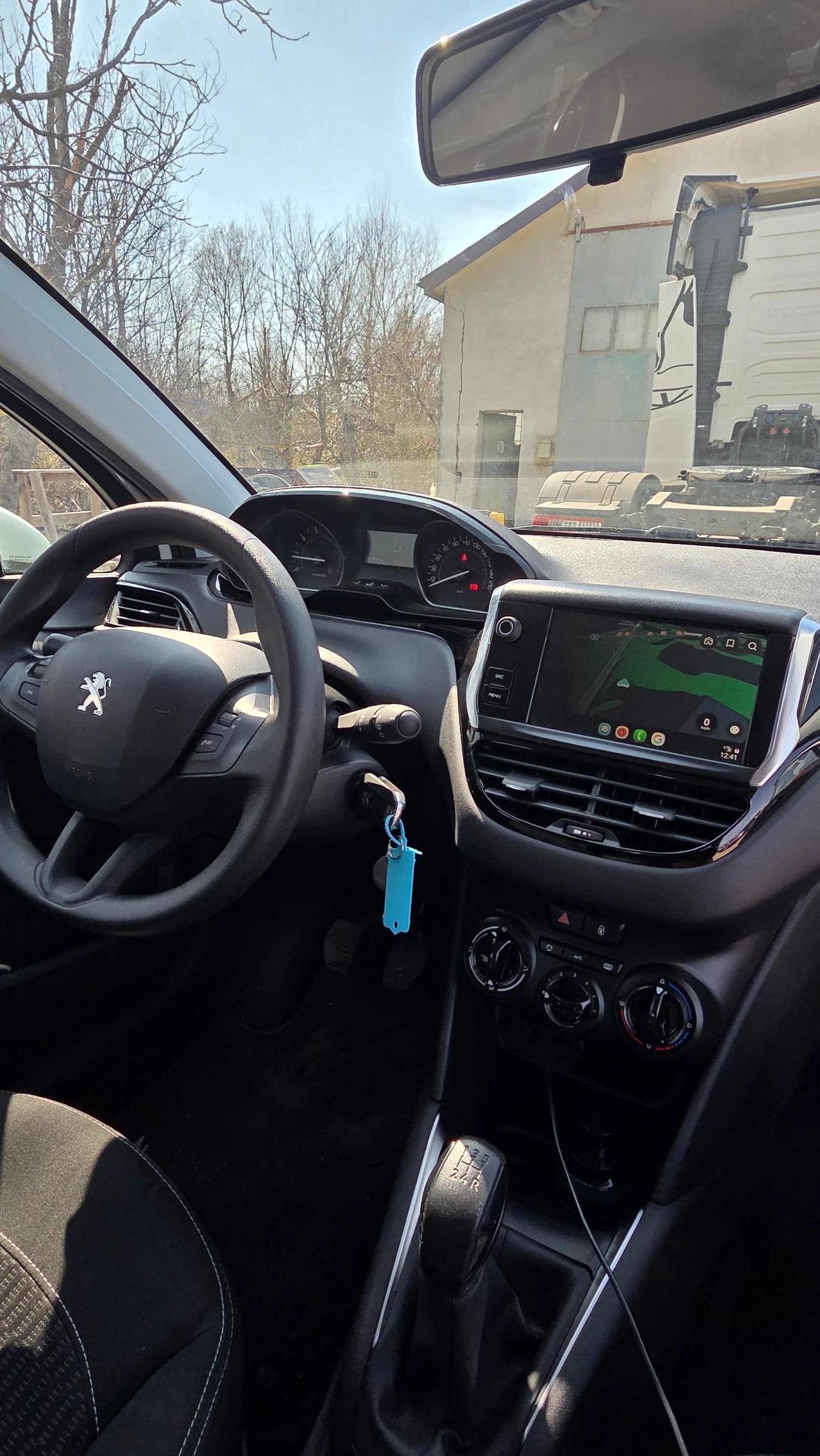 Peugeot 208, снимка 10 - Автомобили и джипове - 53917897