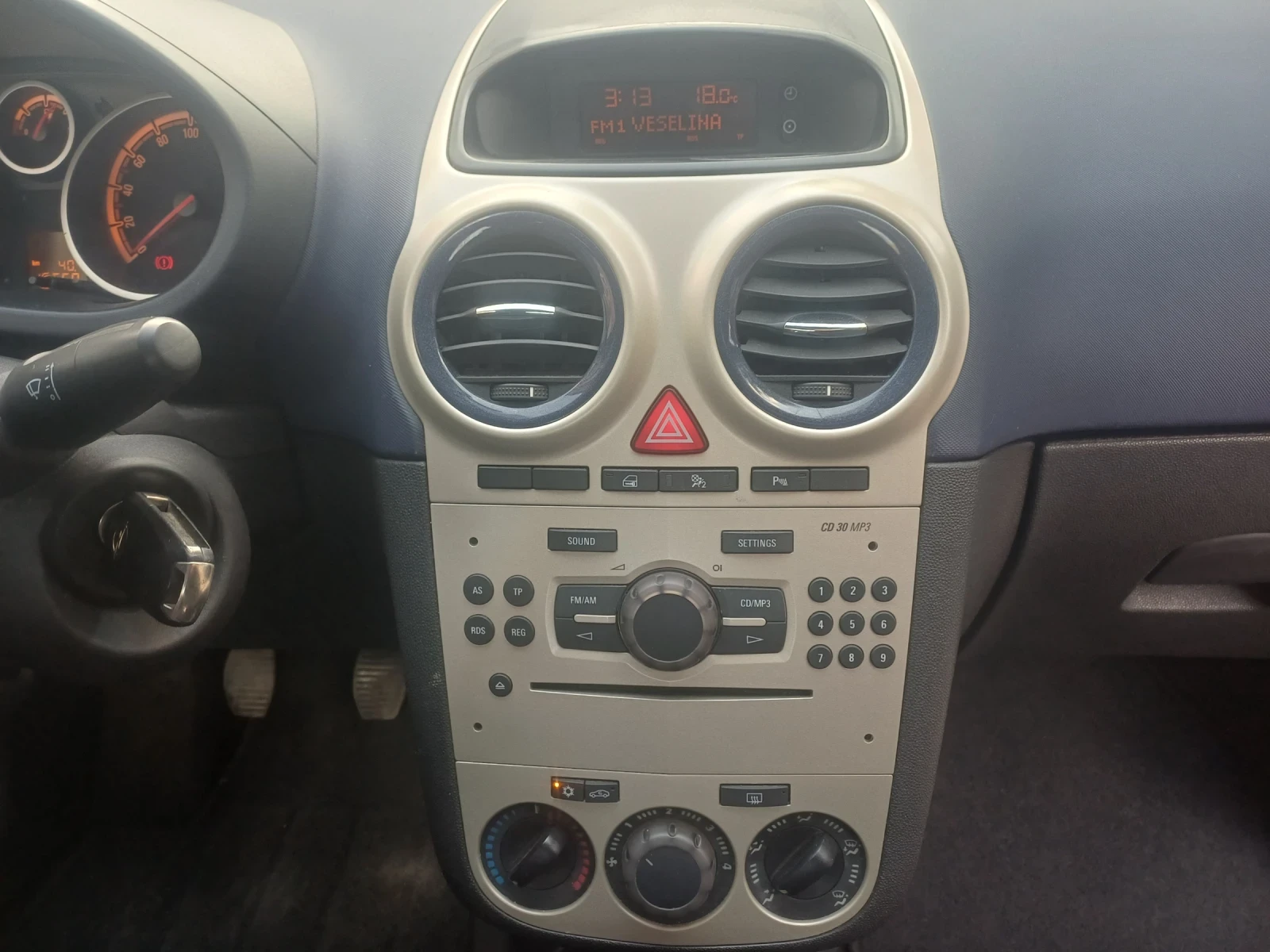 Opel Corsa 1.2БЕНЗИН 166ХИЛ.КМ КАТО НОВА, снимка 13 - Автомобили и джипове - 53973219