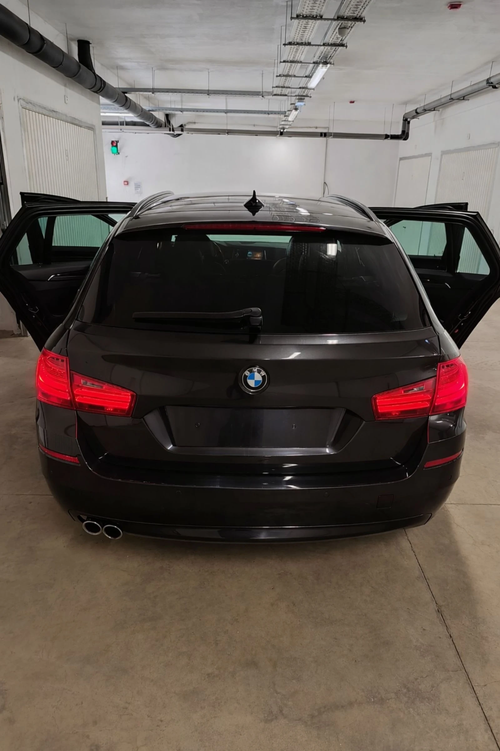 BMW 530 xDrive * Facelift* DISTRONIC* HEAD UP* ШВЕЙЦАРИЯ* , снимка 4 - Автомобили и джипове - 54250846