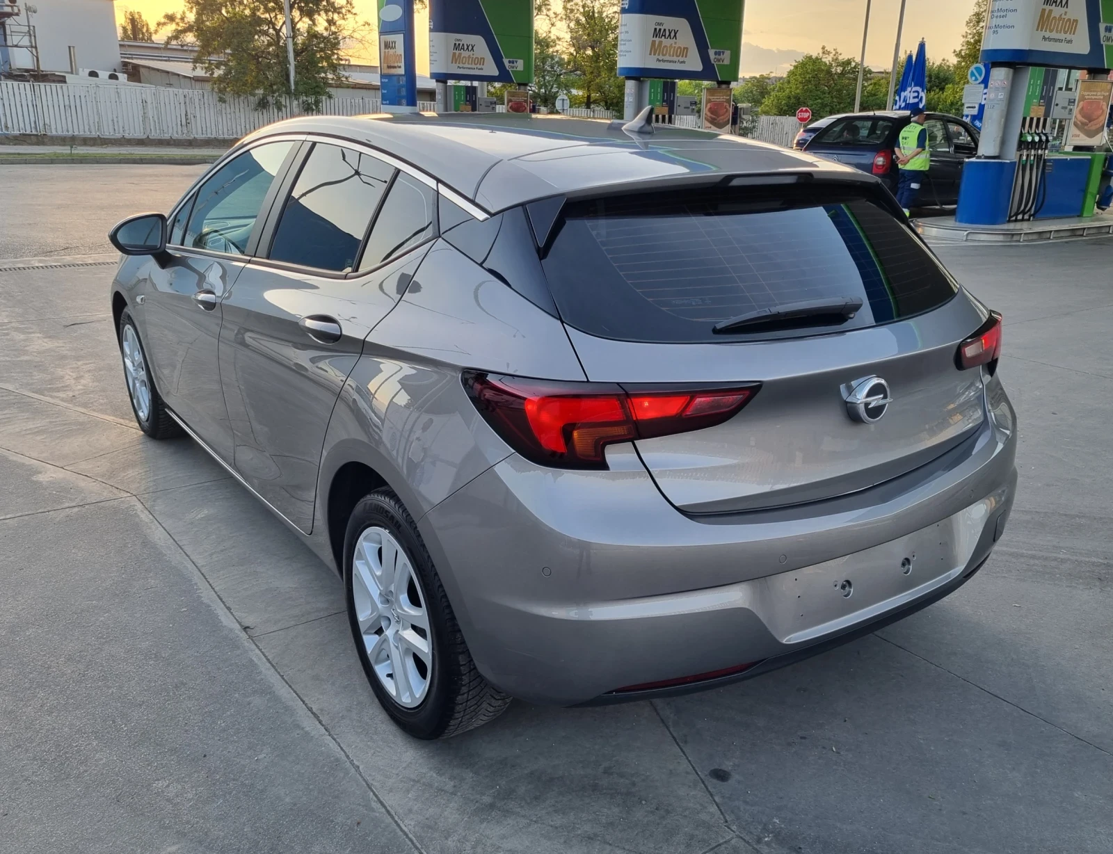 Opel Astra 1.6CDTI 110HP NAVI/LED/XENON, снимка 3 - Автомобили и джипове - 54678923