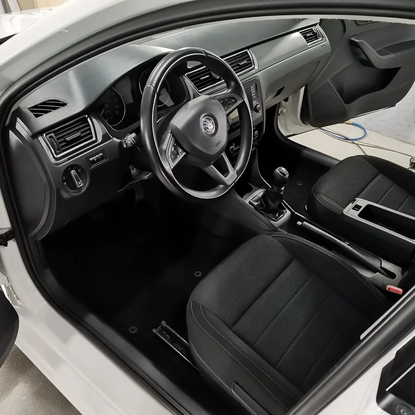 Skoda Rapid, снимка 7 - Автомобили и джипове - 55618717