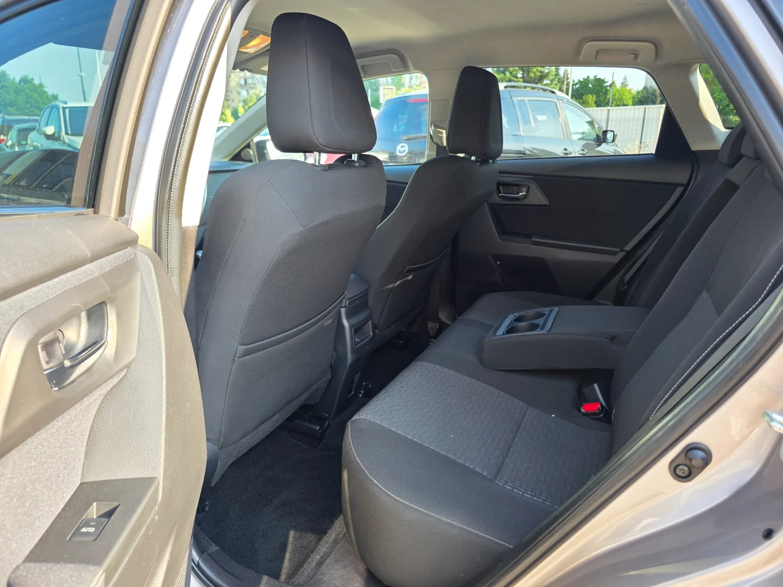 Toyota Auris 1.6i 132k.c EURO 5B , снимка 11 - Автомобили и джипове - 55385848