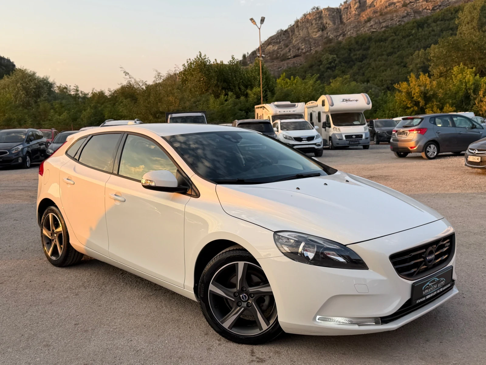 Volvo V40 1.6D УНИКАЛНА/НОВ ВНОС/ЛЕТИ ДЖ./КЛИМАТР