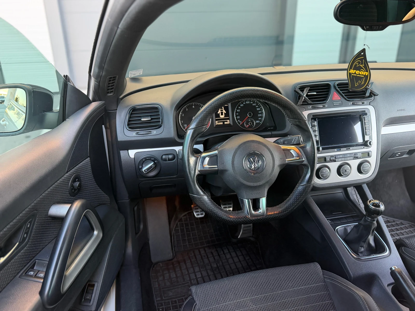 VW Scirocco, снимка 9 - Автомобили и джипове - 56363235
