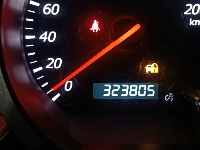 Suzuki Grand vitara 2.0, снимка 7 - Автомобили и джипове - 52595780