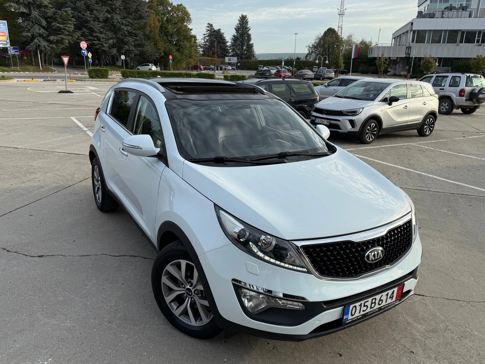 Kia Sportage 1.7///Panorama///Navi///Kamera///Face/// - изображение 2