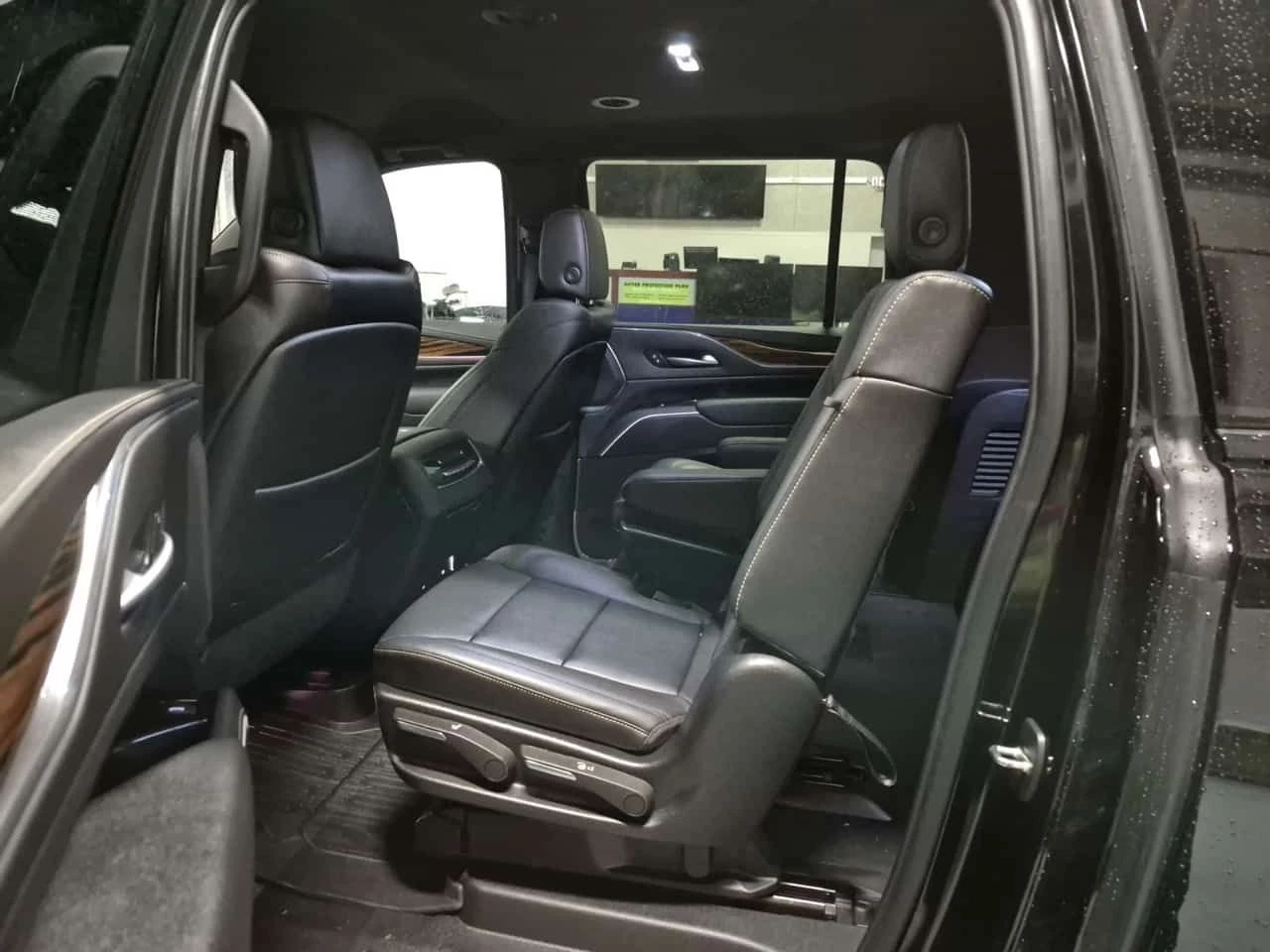 Cadillac Escalade ESV - Дълга база * 4WD LUXURY * CARFAX * , снимка 10 - Автомобили и джипове - 53950999