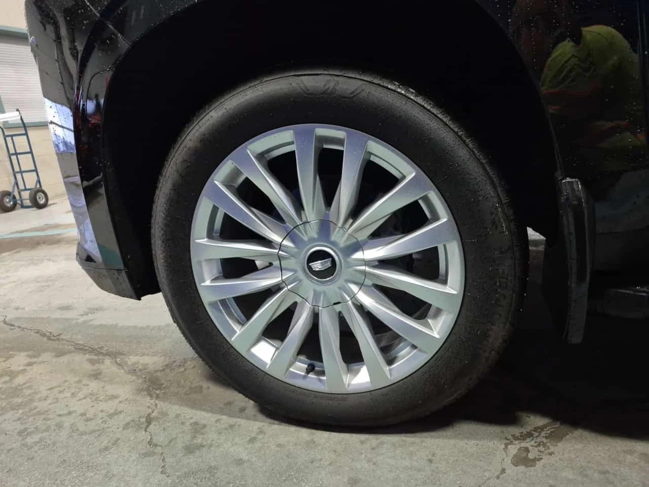 Cadillac Escalade ESV - Дълга база * 4WD LUXURY * CARFAX * , снимка 5 - Автомобили и джипове - 53950999