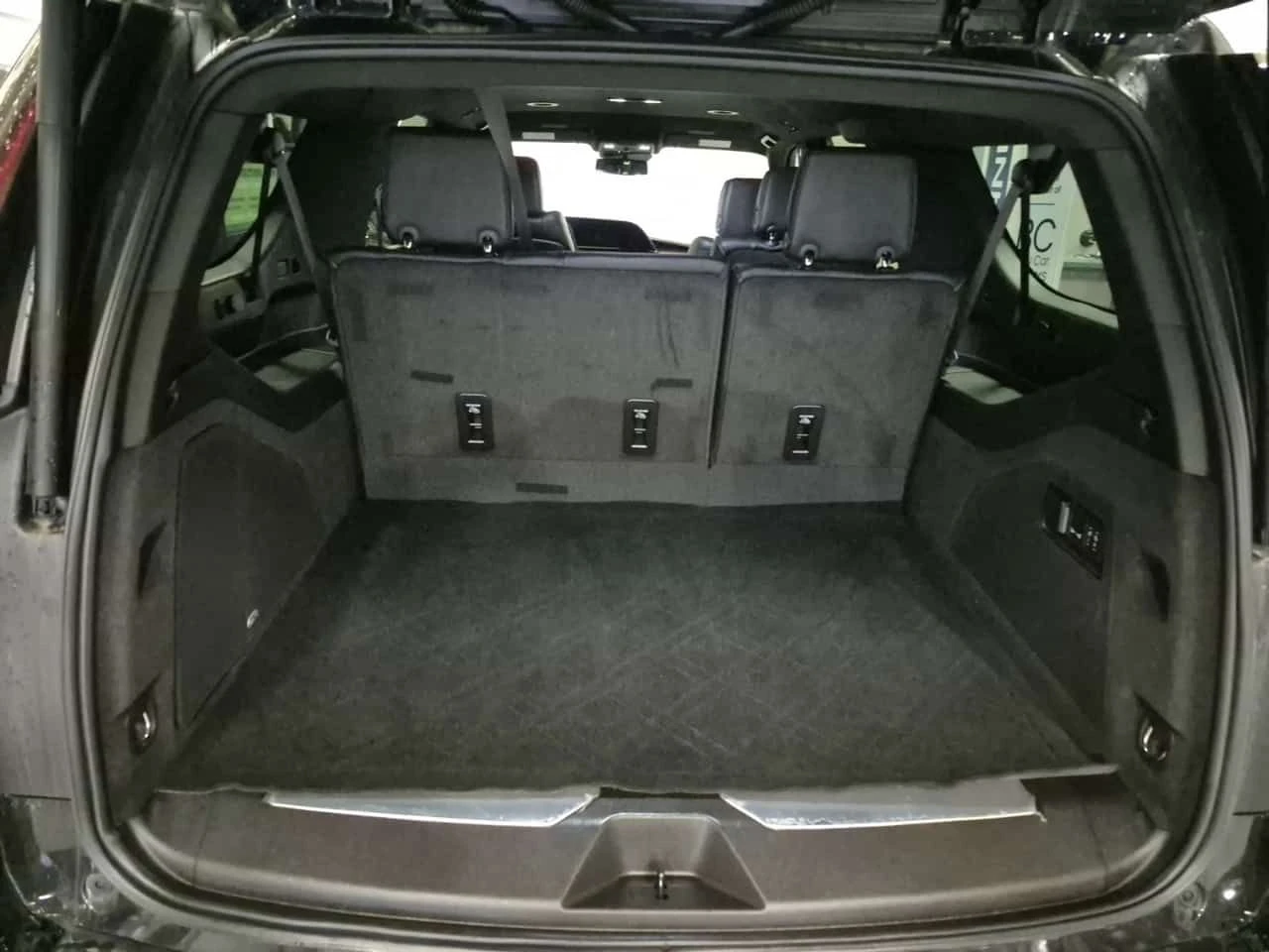 Cadillac Escalade ESV - Дълга база * 4WD LUXURY * CARFAX * , снимка 15 - Автомобили и джипове - 53950999