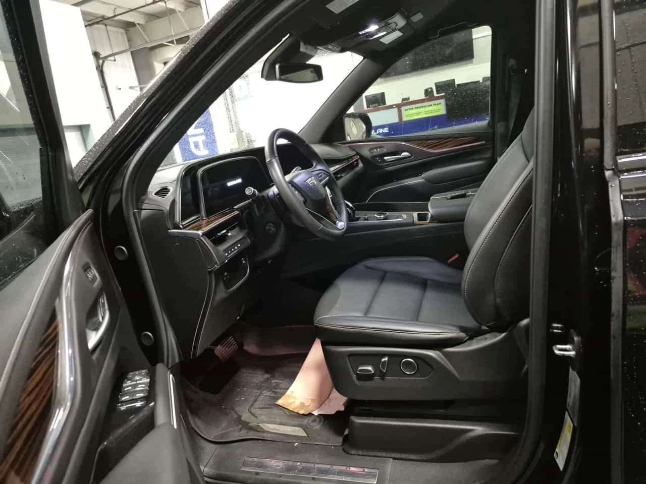 Cadillac Escalade ESV - Дълга база * 4WD LUXURY * CARFAX * , снимка 9 - Автомобили и джипове - 53950999