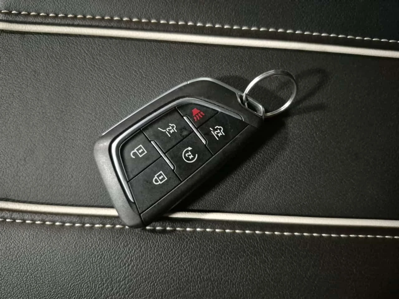 Cadillac Escalade ESV - Дълга база * 4WD LUXURY * CARFAX * , снимка 12 - Автомобили и джипове - 53950999