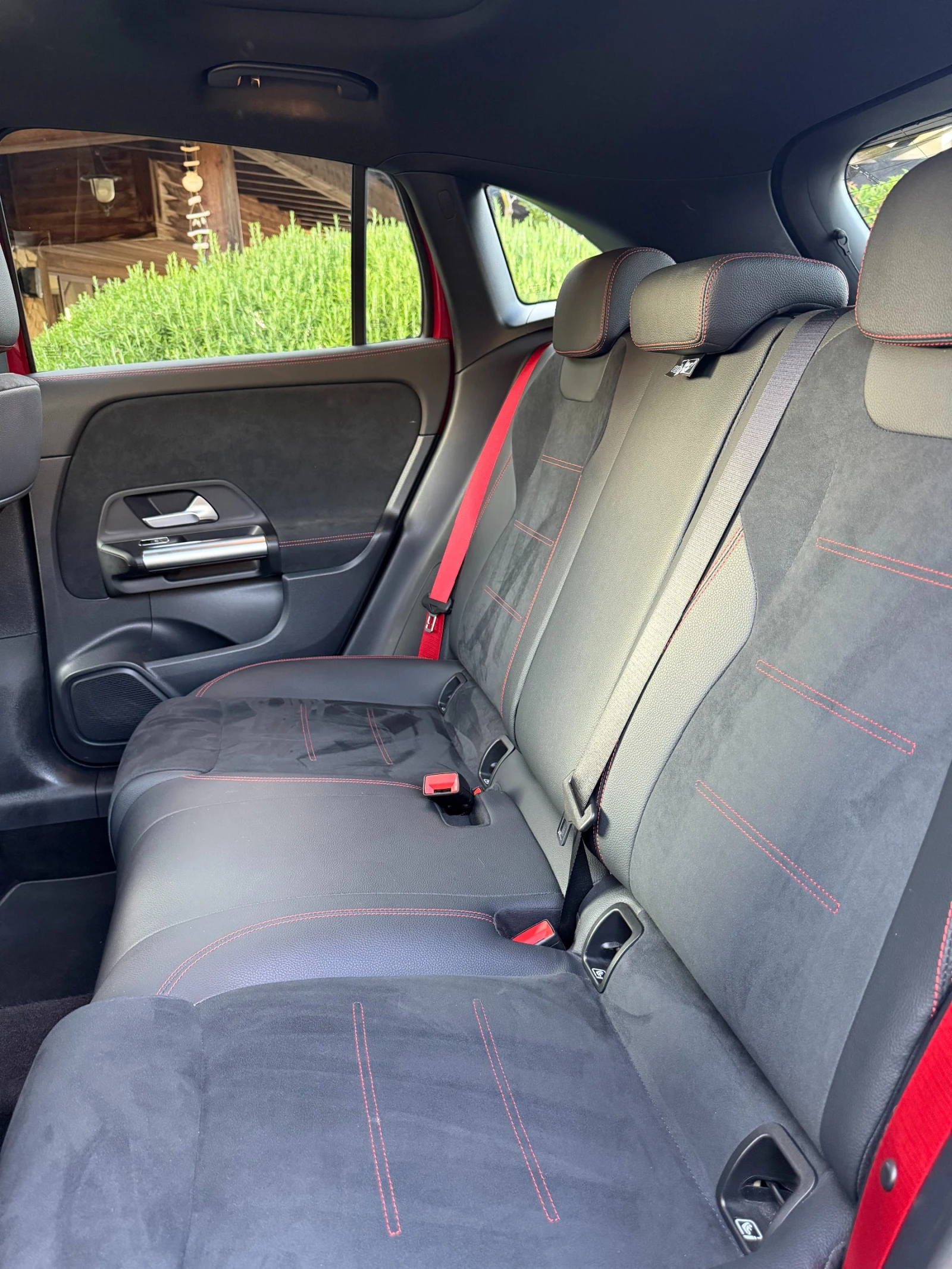 Mercedes-Benz GLA 35 AMG 4MATIC Night Package, снимка 11 - Автомобили и джипове - 55353564
