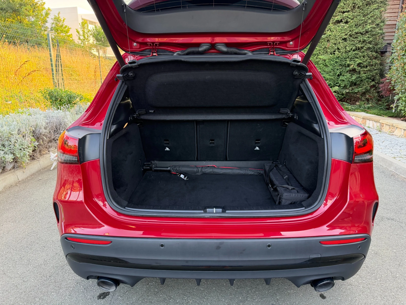 Mercedes-Benz GLA 35 AMG 4MATIC Night Package, снимка 14 - Автомобили и джипове - 55353564