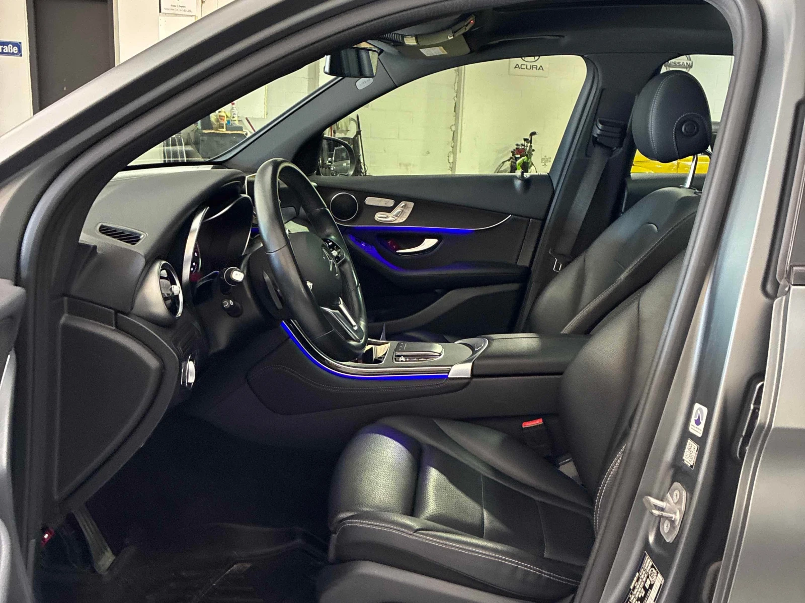 Mercedes-Benz GLC 300  * CARFAX * ОПЦИЯ ЗА ФИНАНСИРАНЕ, снимка 12 - Автомобили и джипове - 55839936