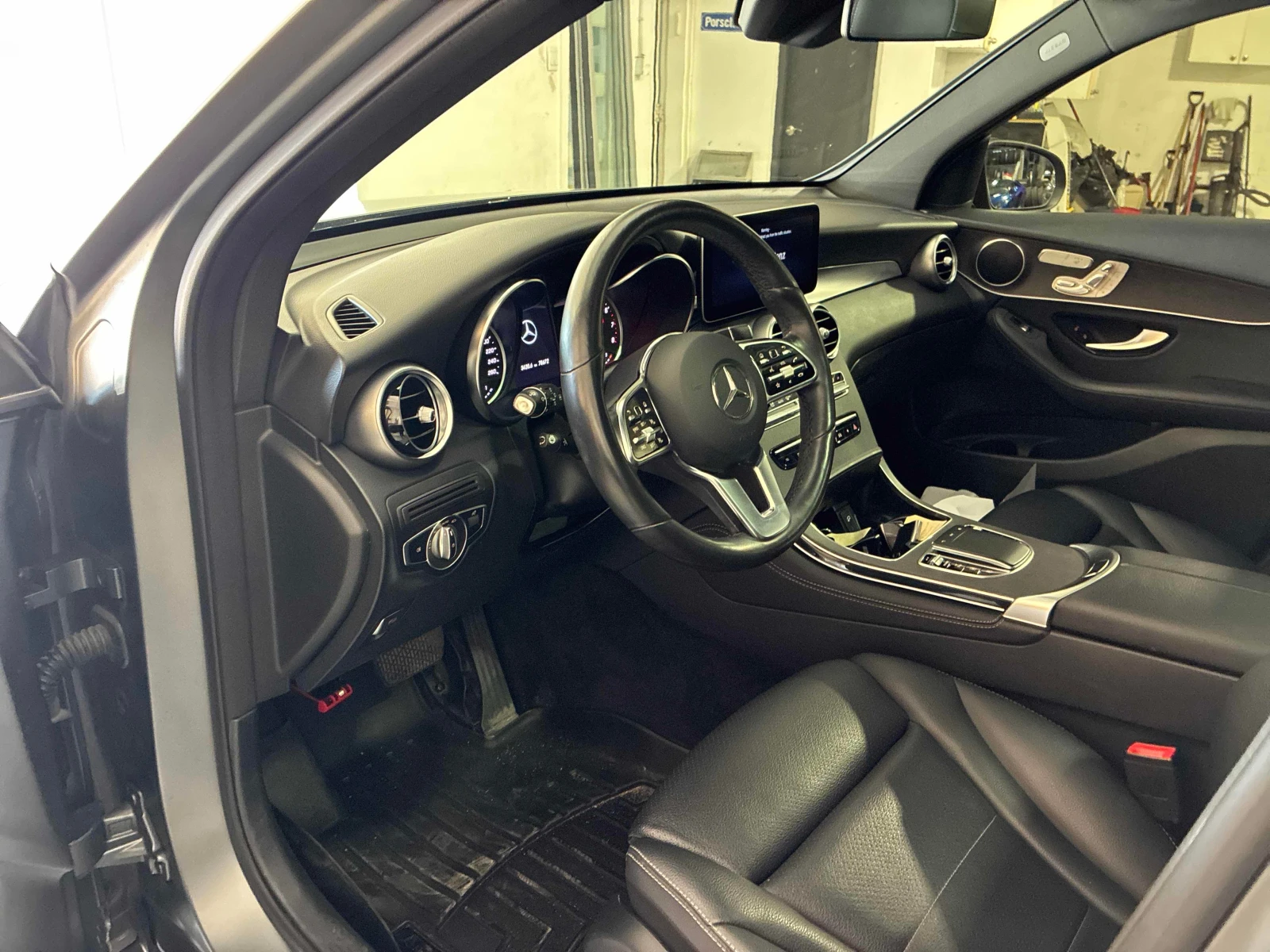 Mercedes-Benz GLC 300  * CARFAX * ОПЦИЯ ЗА ФИНАНСИРАНЕ, снимка 5 - Автомобили и джипове - 55839936