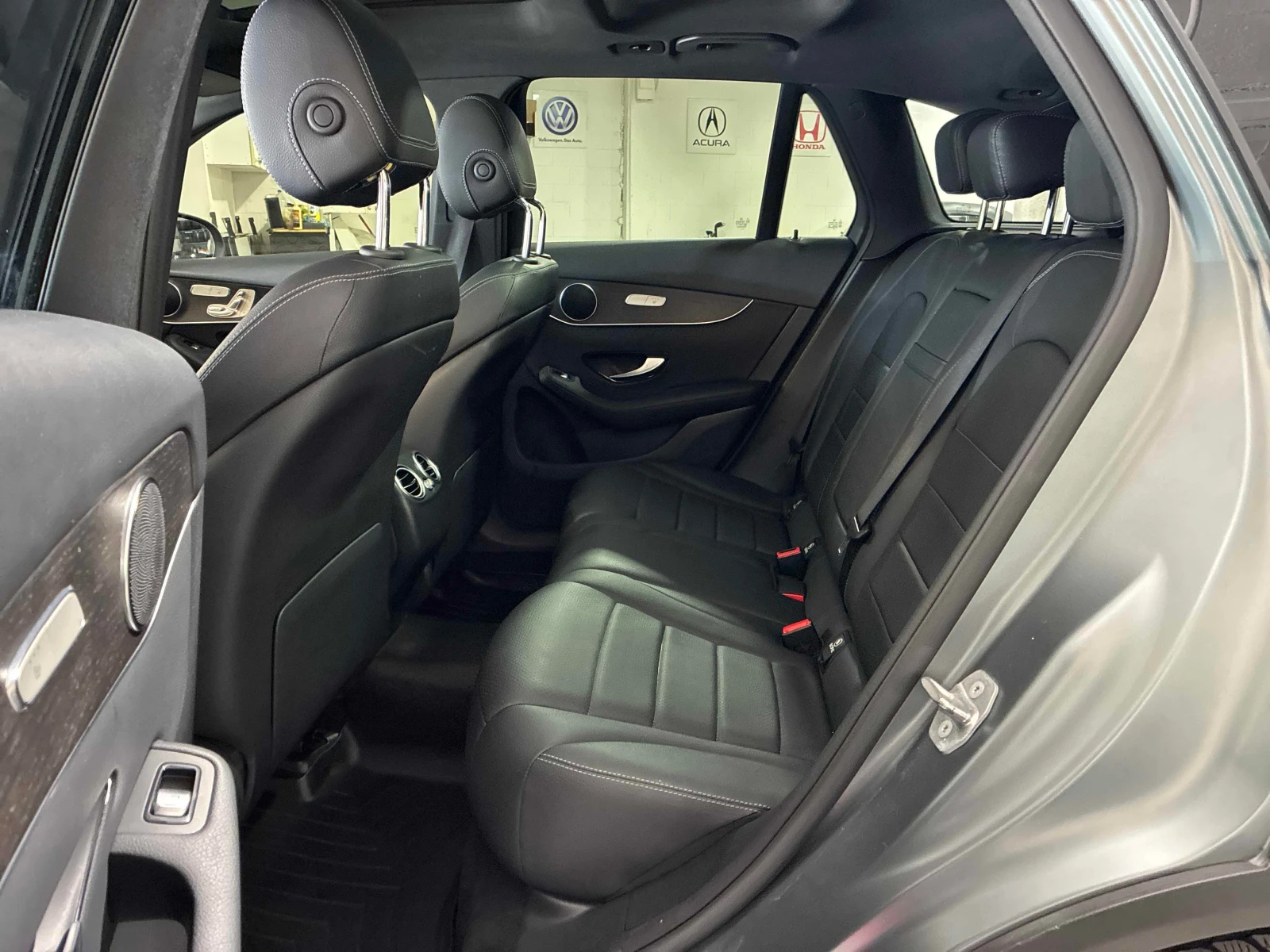 Mercedes-Benz GLC 300  * CARFAX * ОПЦИЯ ЗА ФИНАНСИРАНЕ, снимка 13 - Автомобили и джипове - 55839936