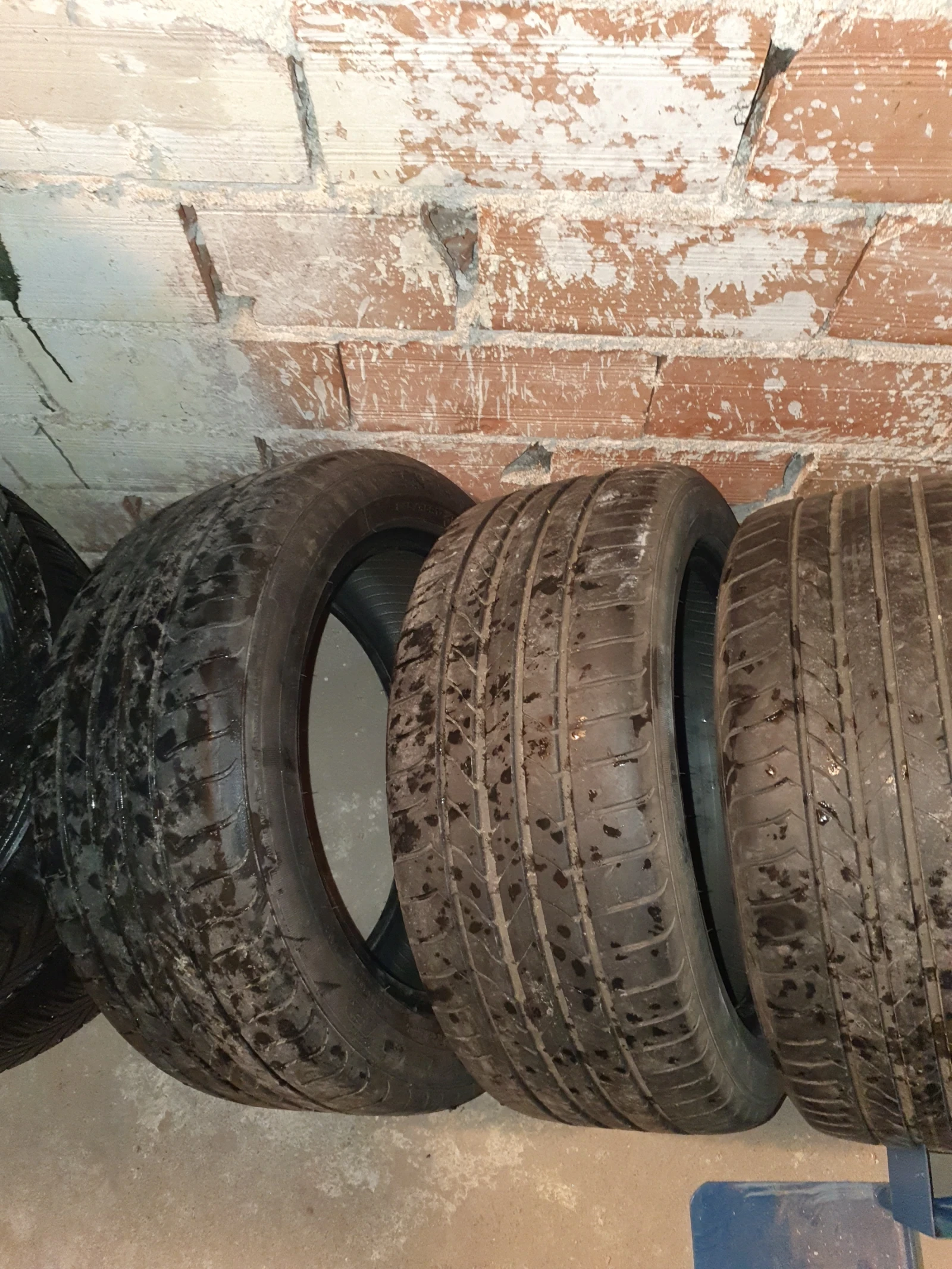 Гуми Летни 245/45R17, снимка 2 - Гуми и джанти - 54045572