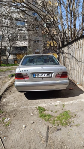 Mercedes-Benz E 220, снимка 2