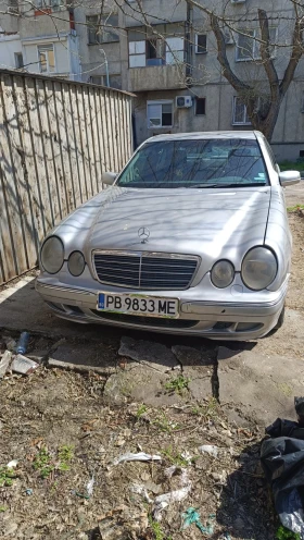 Mercedes-Benz E 220, снимка 1