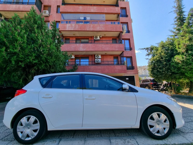 Toyota Auris * 1.6* 132PS* Multimedia* Kamera, снимка 4 - Автомобили и джипове - 47452890