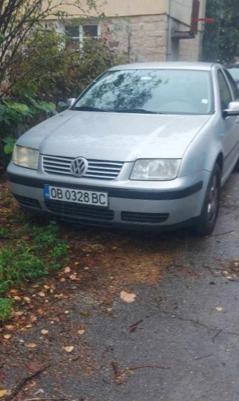 VW Bora 1.6i, снимка 1 - Автомобили и джипове - 47779857