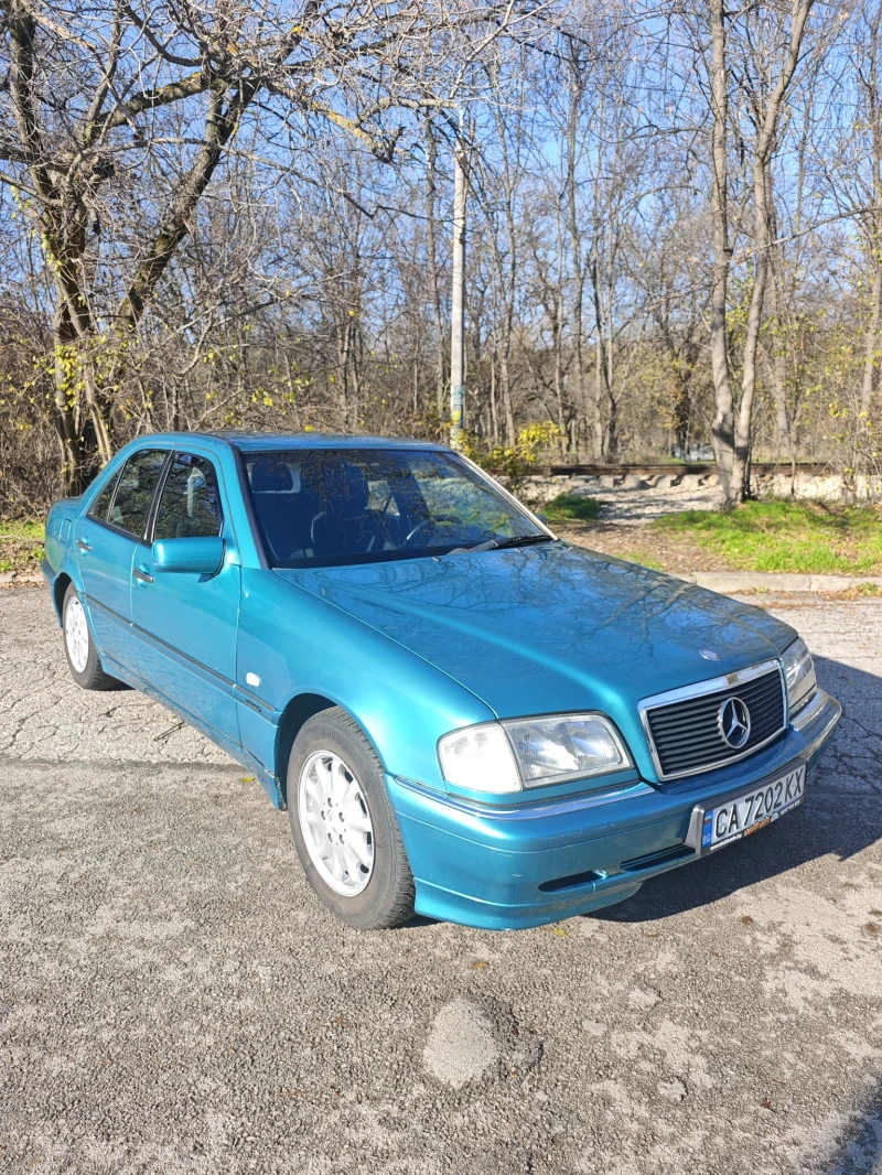 Mercedes-Benz C 180, снимка 9 - Автомобили и джипове - 52525789