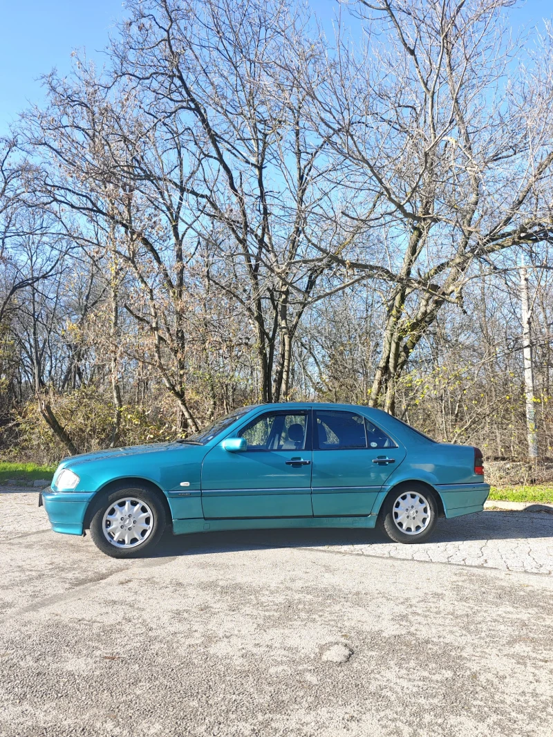 Mercedes-Benz C 180, снимка 10 - Автомобили и джипове - 52525789
