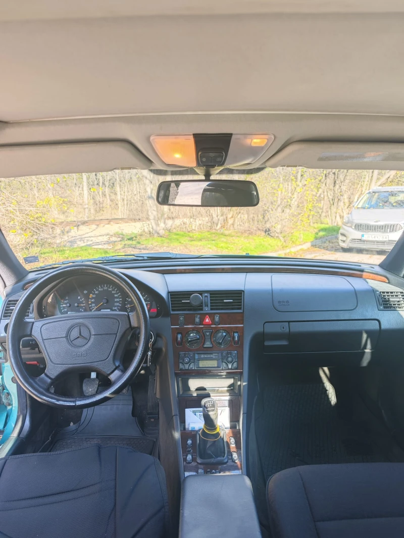 Mercedes-Benz C 180, снимка 4 - Автомобили и джипове - 52525789