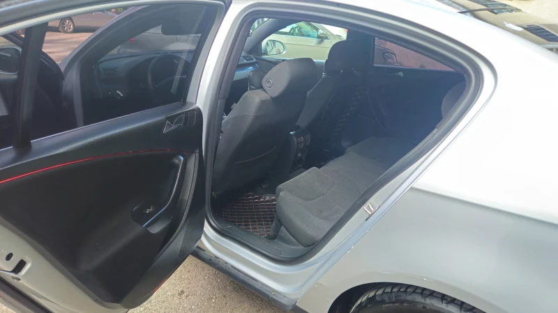 VW Passat, снимка 10 - Автомобили и джипове - 52657359