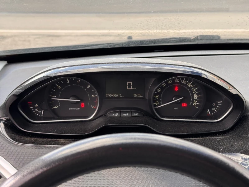 Peugeot 2008 1.2 i , снимка 12 - Автомобили и джипове - 52964216