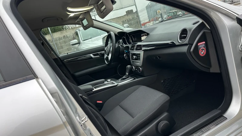 Mercedes-Benz C 220  120к.внос Италия! Автомат! Топ състояние!, снимка 12 - Автомобили и джипове - 53213559