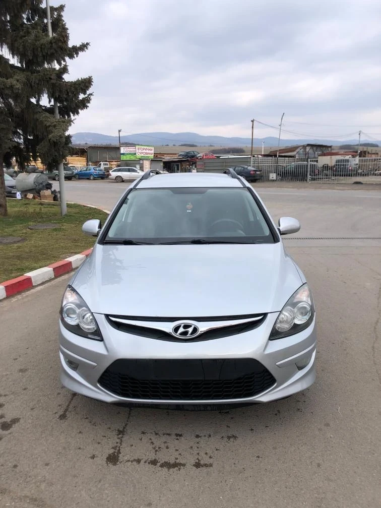 Hyundai I30 1.6CRDI подарък регистрация - изображение 3