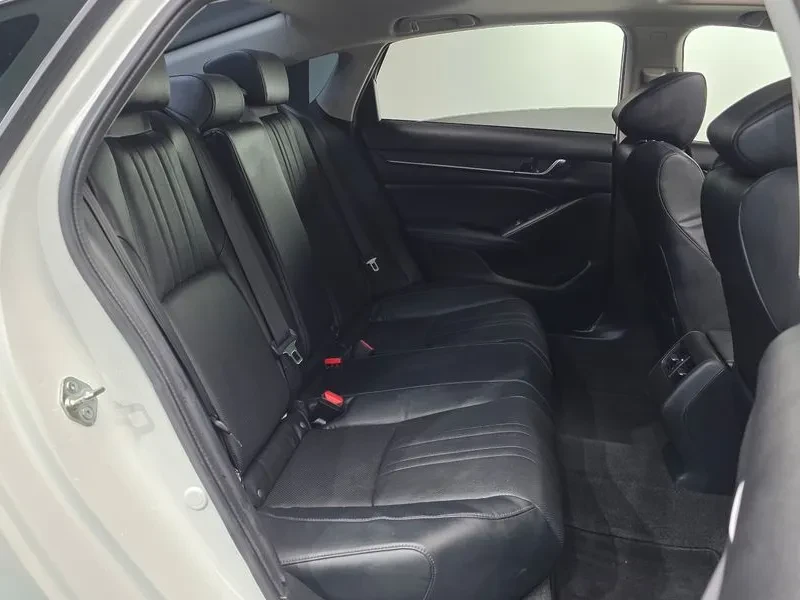Honda Accord 2.0 Hybrid Ex-L, снимка 11 - Автомобили и джипове - 56068610