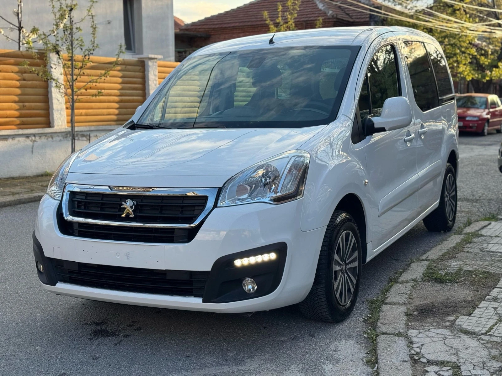 Peugeot Partner 1.6 Blue HDI TEPEE  - изображение 2