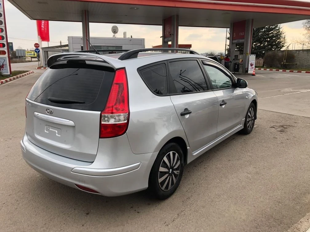 Hyundai I30 1.6CRDI подарък регистрация - изображение 5
