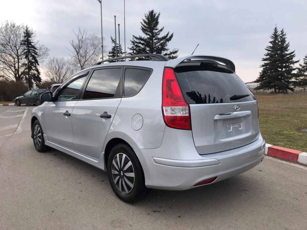 Hyundai I30 1.6CRDI подарък регистрация - изображение 4