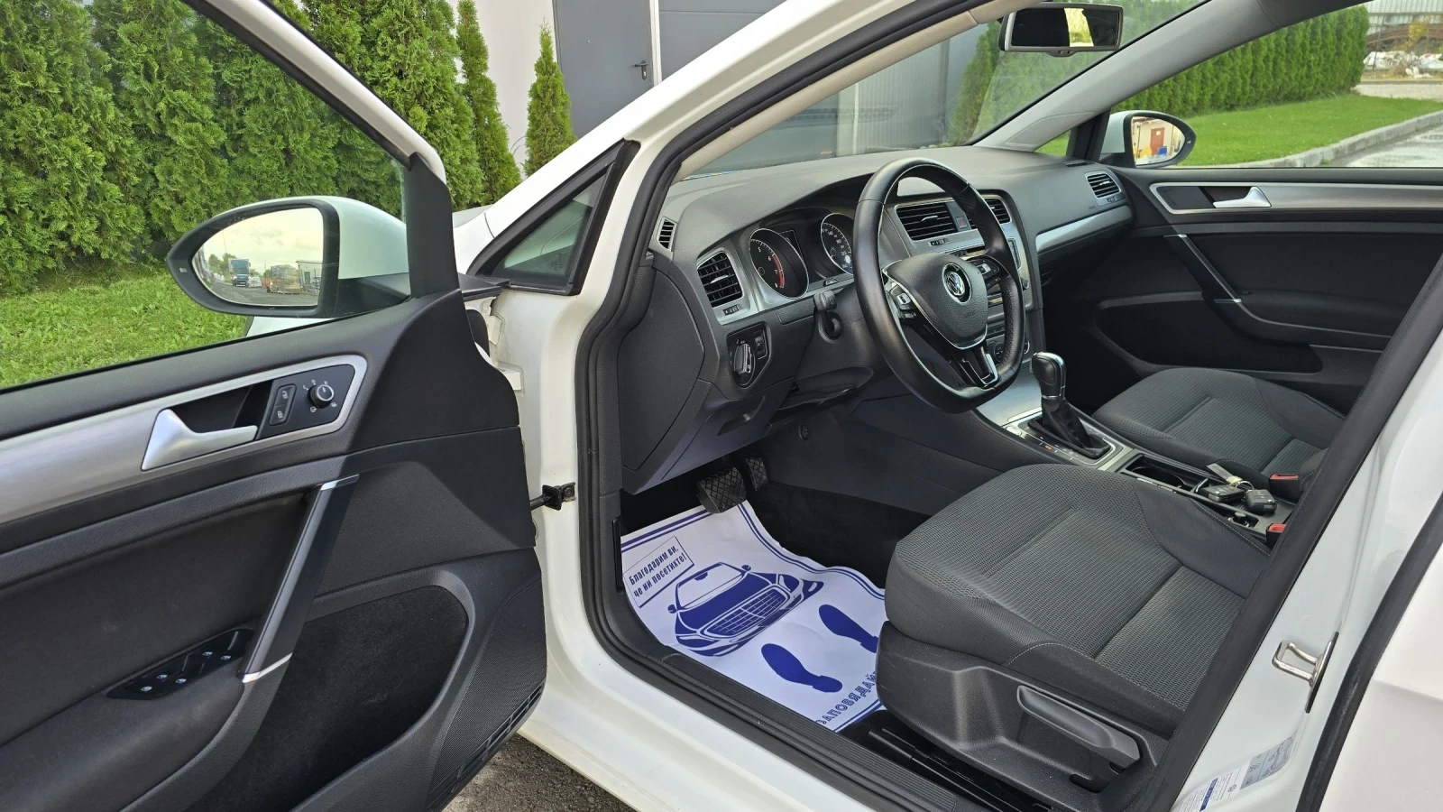 VW Golf 1.4i 122k.c* Автоматик* Keyless* ACC* F1* ЛИЗИНГ*  - изображение 9