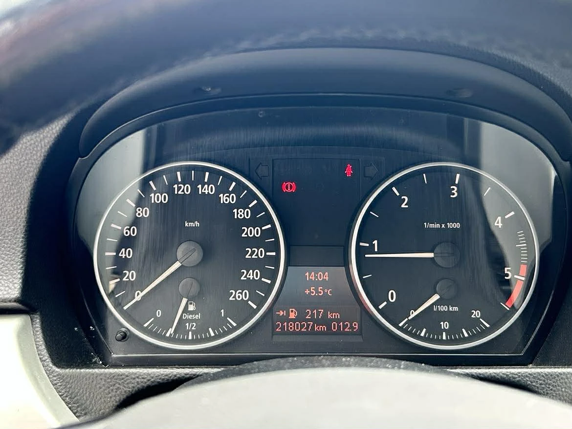 BMW 320, снимка 8 - Автомобили и джипове - 54171119