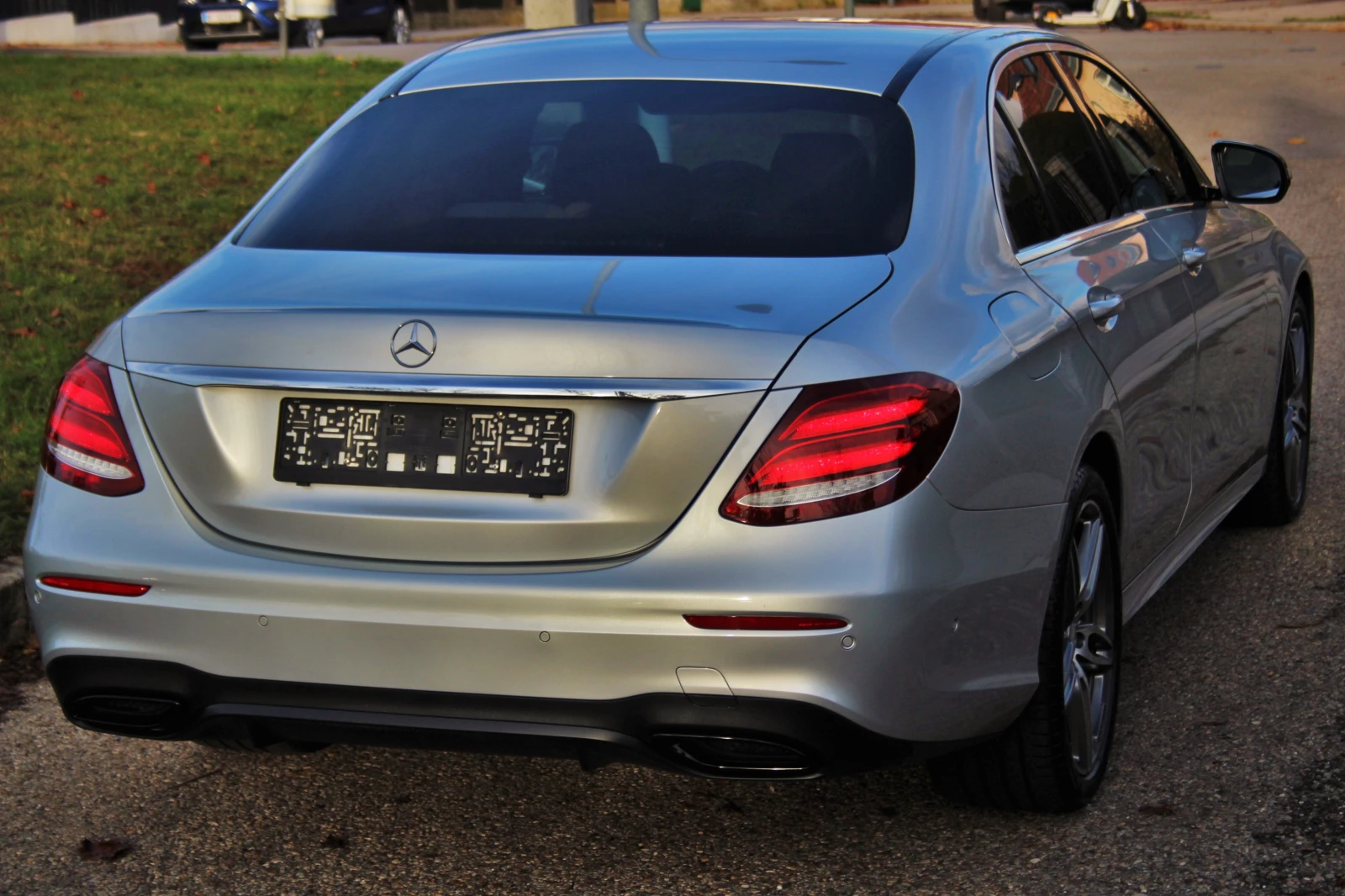 Mercedes-Benz E 220 AMG, снимка 16 - Автомобили и джипове - 54412217