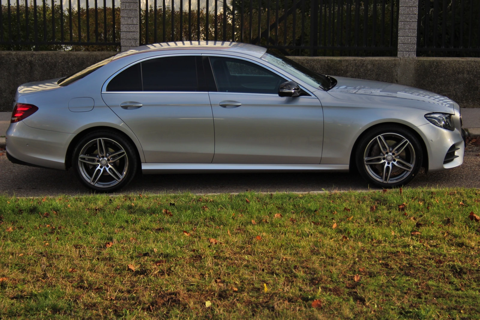 Mercedes-Benz E 220 AMG, снимка 17 - Автомобили и джипове - 54412217