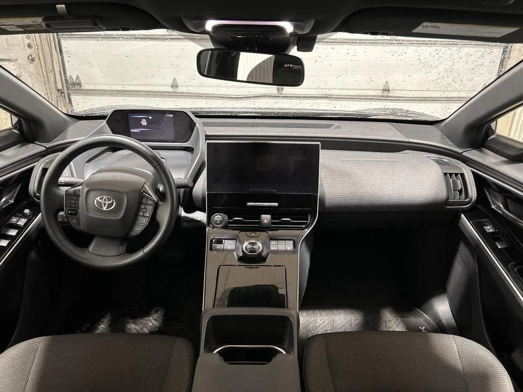 Toyota bZ4X LE* ПОДГРЕВ* КАМЕРА* ПАНОРАМА* CARPLAY* KEYLESS* , снимка 7 - Автомобили и джипове - 54453051