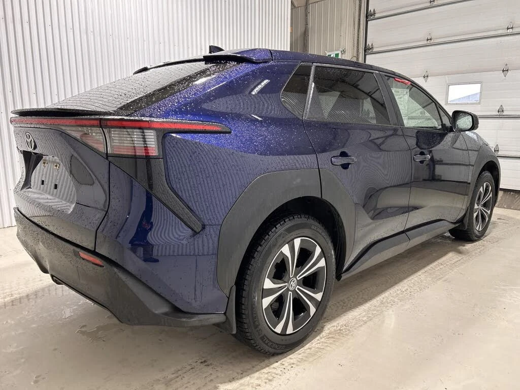 Toyota bZ4X LE* ПОДГРЕВ* КАМЕРА* ПАНОРАМА* CARPLAY* KEYLESS* , снимка 4 - Автомобили и джипове - 54453051