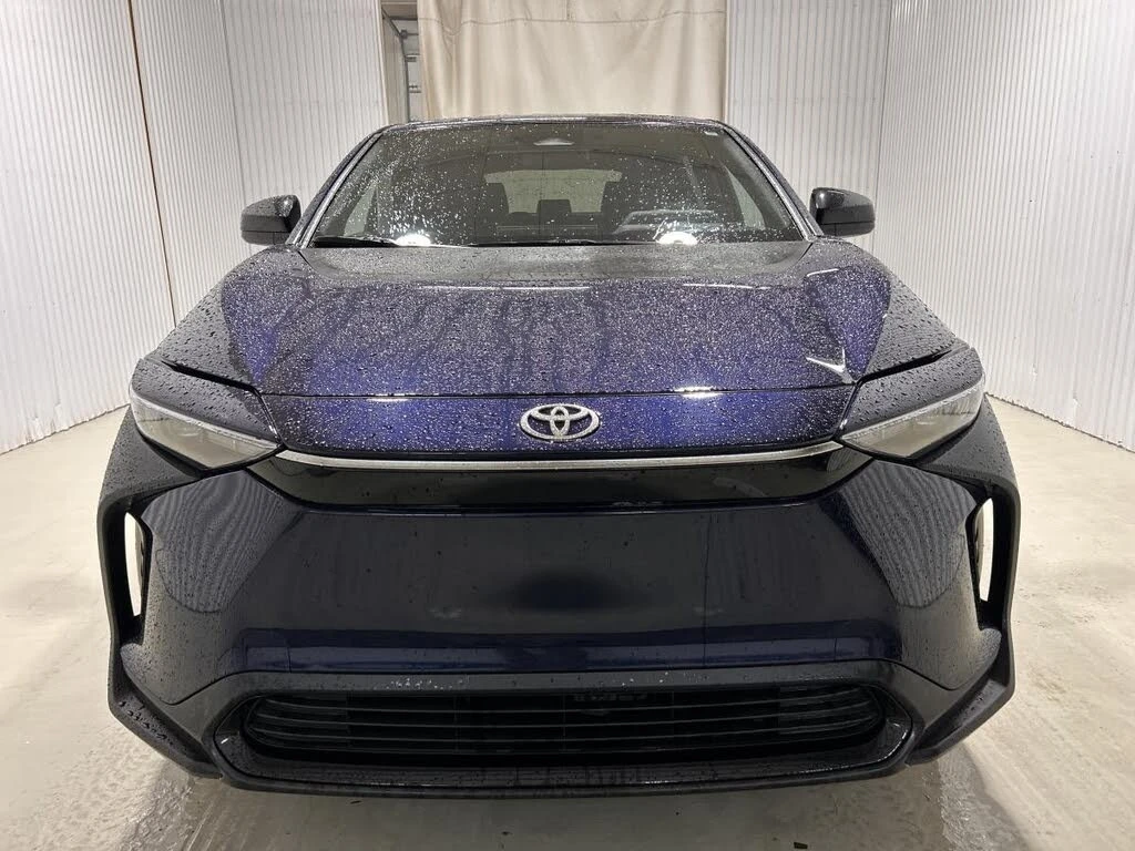 Toyota bZ4X LE* ПОДГРЕВ* КАМЕРА* ПАНОРАМА* CARPLAY* KEYLESS* , снимка 3 - Автомобили и джипове - 54453051